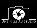 Une fille au studio