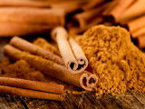 Des bâtons et de la poudre de cannelle