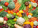 Toutes sortes de légumes différents sur une table