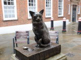 La statue de Hodge, le chat de Samuel Johnson, à Londres (Royaume-Uni)