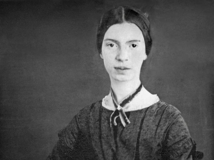 Un portrait en noir et blanc de Emily Dickinson