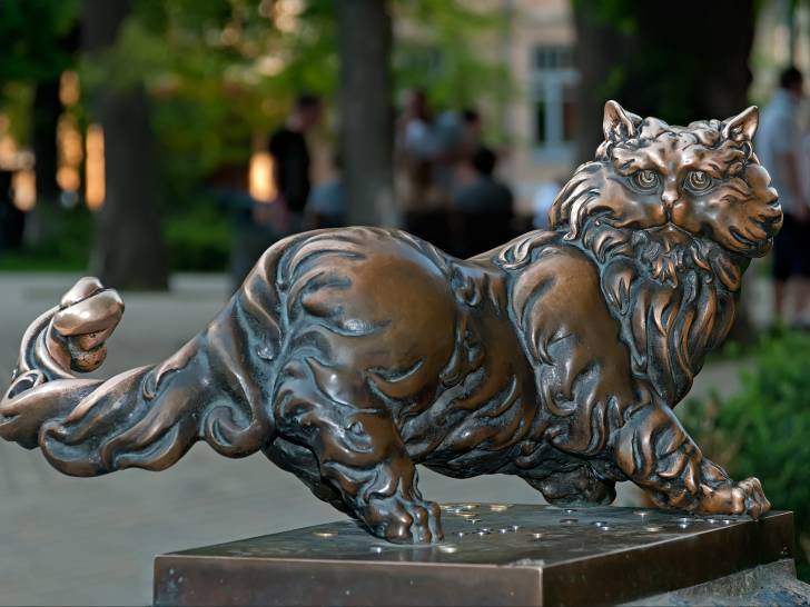 La statue du chat Panteleimon à Kiev (Ukraine)