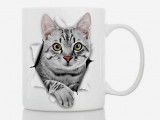 Un mug avec un chat dessiné dessus