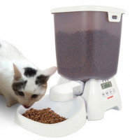 Un distributeur de nourriture pour chat programmable