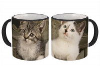 Deux mugs blancs avec des photos de chats dessus