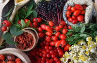 Divers fruits et légumes sur une table