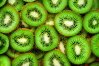 Un tas de kiwis ouverts en deux