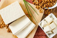 Des produits à base de soja, notamment du tofu