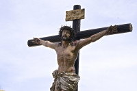 Une statue de Jésus Christ sur sa croix