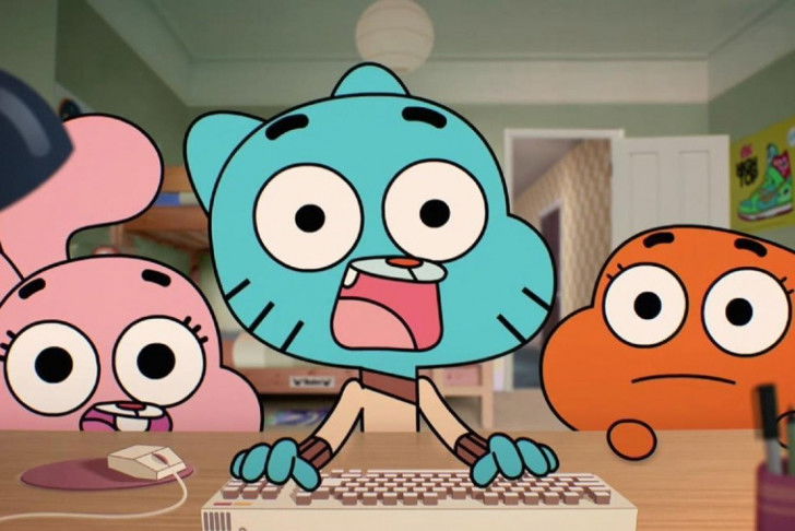 Gumball Watterson, les mains posées sur le clavier d'un ordinateur, accompagné de deux autres personnages dans « Le Monde Incroyable de Gumball »