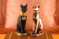Deux statuettes de chat égyptiennes