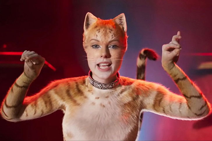 Une scène du film « Cats » avec Tailor Swift dans un costume de chat roux