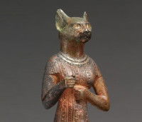 Une statuette de Bastet, déesse égyptienne à tête de chat