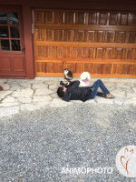 Brigitte Faucher allongée au sol lors d'un shooting