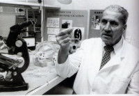 José Delgado à son laboratoire