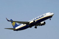 Un avion de Ryanair en train de décoller