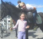 Niall riding Biscut - Mâle (3 ans)